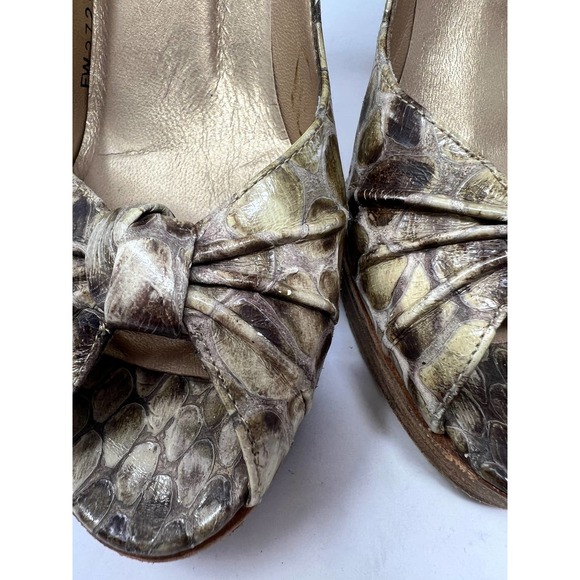 Stuart Weitzman Snake Skin Python Pattern Peep Toe Platform Pumps Brown Size 6M - Picture 9 of 10